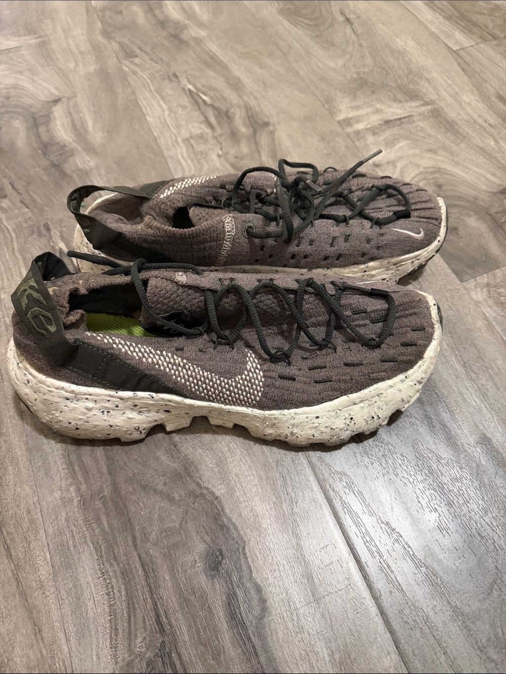 Nike Women's Gray Knit Athletic Sneakers with Speckled White Sole